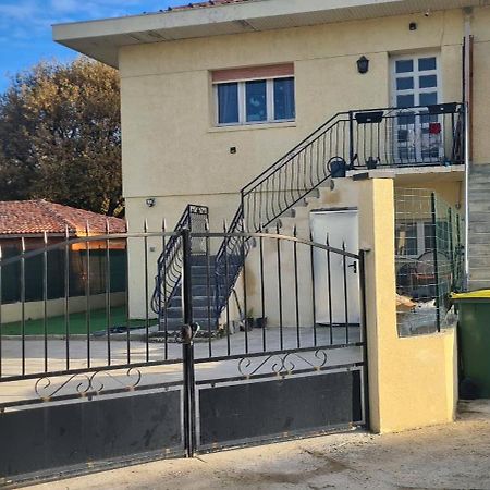 Ferienwohnung Joli T1 Bis Fonctionnel A Montussan Exterior foto